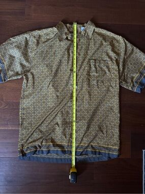 Short sleeve yellow patterned shirt